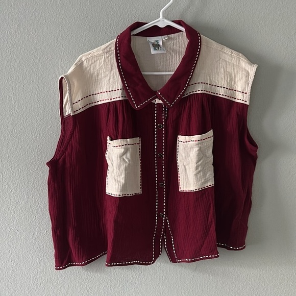 Queen of Sparkles Maroon & White Gauze Top and Short Set - Picture 2 of 8